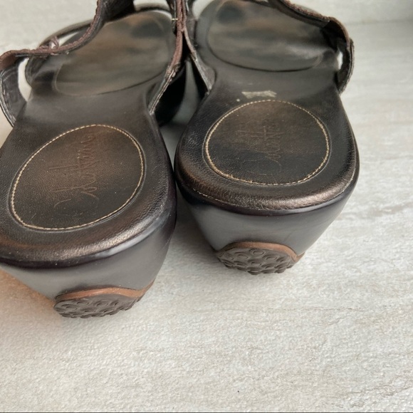 Cole Haan Brown Bronze T-Strap Wedge Sandals 9.5B - Picture 4 of 7